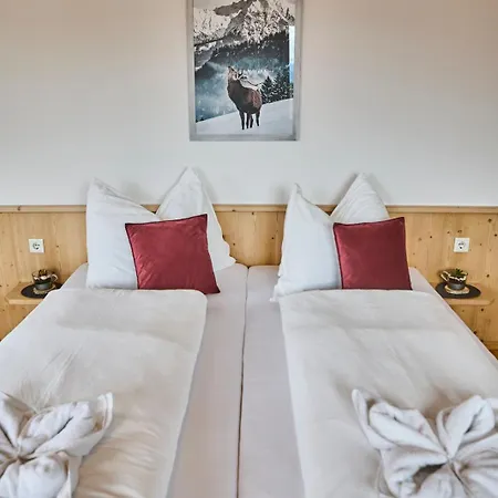 Platzhirsch - - Self Check-in 3*