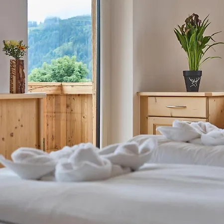 Guest house Platzhirsch - - Self Check-in Piesendorf
