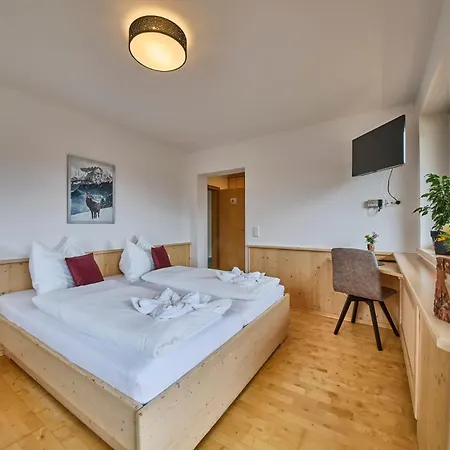 Guest house Platzhirsch - - Self Check-in Piesendorf