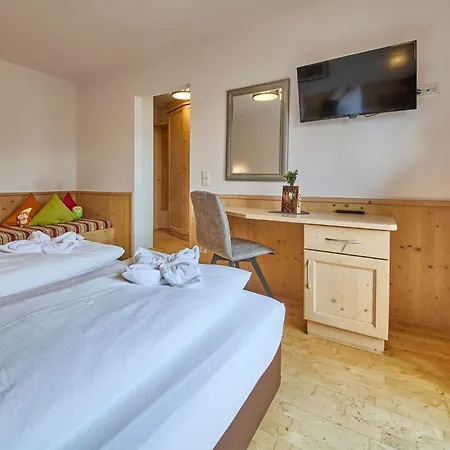 Platzhirsch - - Self Check-in 3*