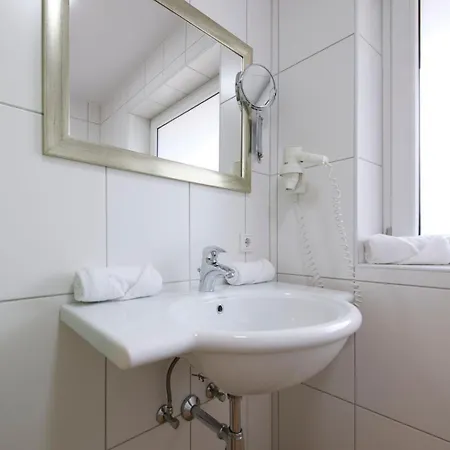Platzhirsch - - Self Check-in 3* Пизендорф
