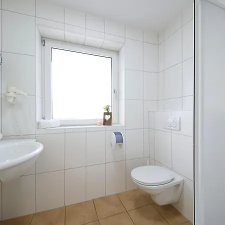 Platzhirsch - - Self Check-in Guest house