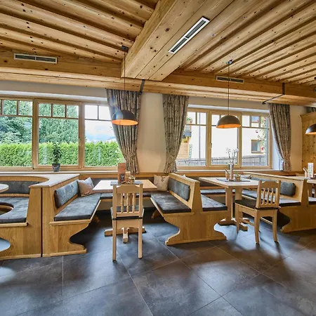 Platzhirsch - - Self Check-in