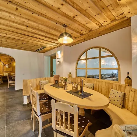 Platzhirsch - - Self Check-in 피센도르프