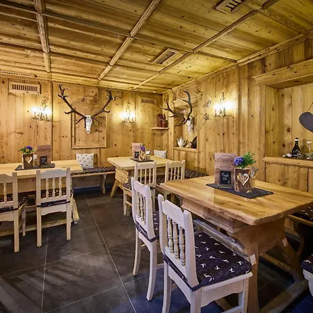 Platzhirsch - - Self Check-in Gasthof