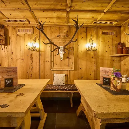 Platzhirsch - - Self Check-in Piesendorf