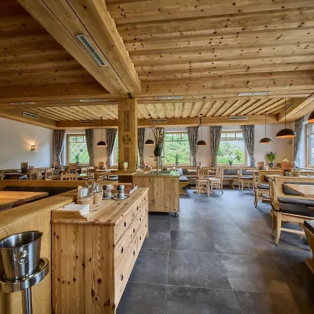 Platzhirsch - - Self Check-in 3*