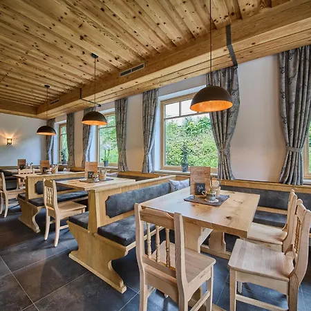 Platzhirsch - - Self Check-in 3*