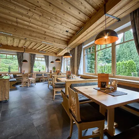 Platzhirsch - - Self Check-in Gasthof 3*