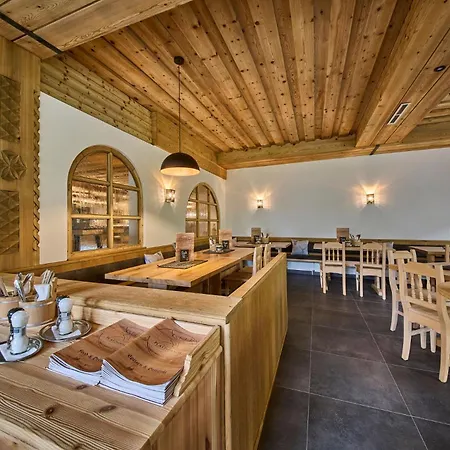 Gasthof Platzhirsch - - Self Check-in 3*