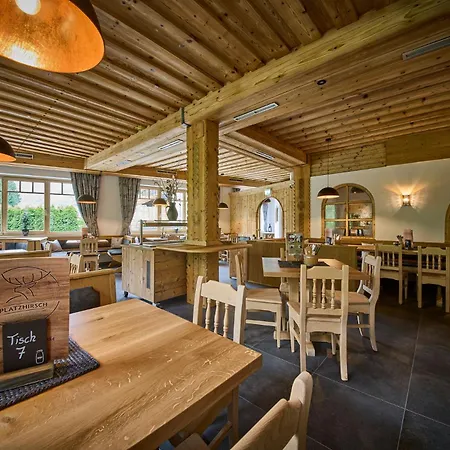 Pensionat Platzhirsch - - Self Check-in Piesendorf