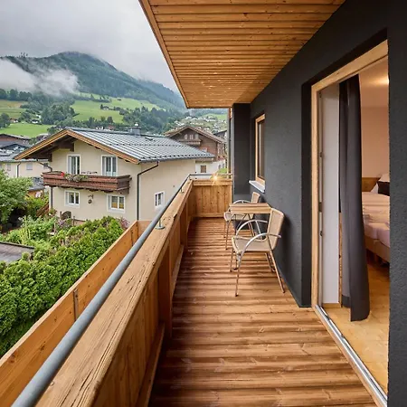 Platzhirsch - - Self Check-in Guest house *