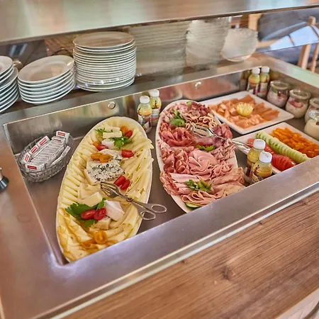 Guest house Platzhirsch - - Self Check-in Piesendorf
