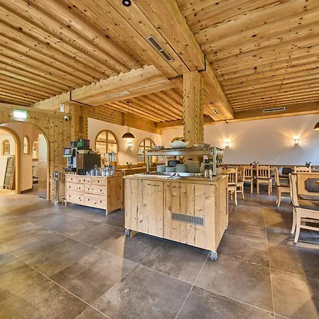 Guest house Platzhirsch - - Self Check-in Piesendorf