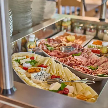 Guest house Platzhirsch - - Self Check-in Piesendorf