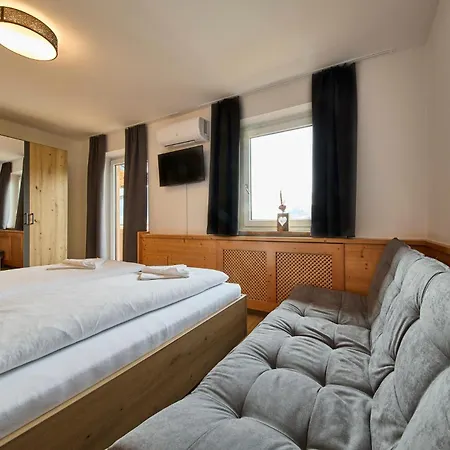 Guest house Platzhirsch - - Self Check-in *