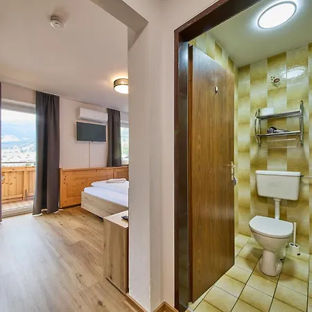 Platzhirsch - - Self Check-in Guest house *